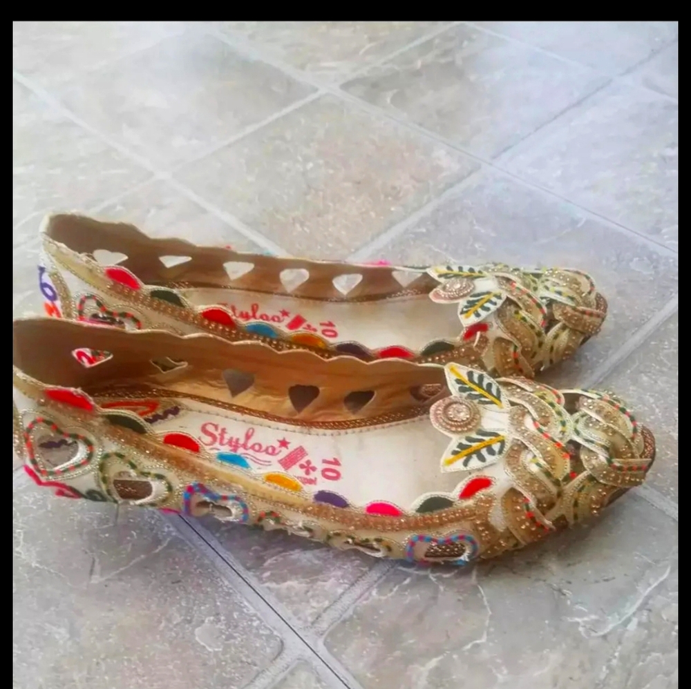 Shoes - Picture 3 of 3